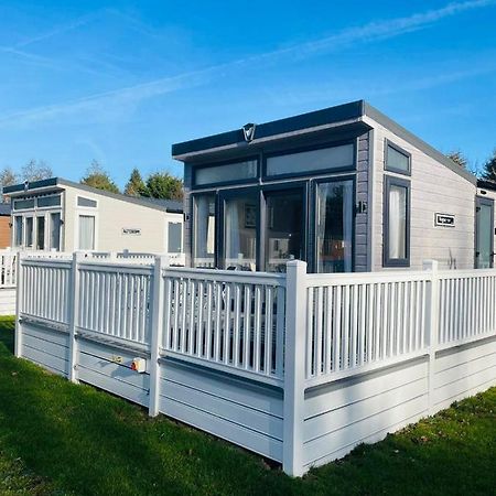 Brians Lodge With Hot Tub Pocklington Exteriér fotografie