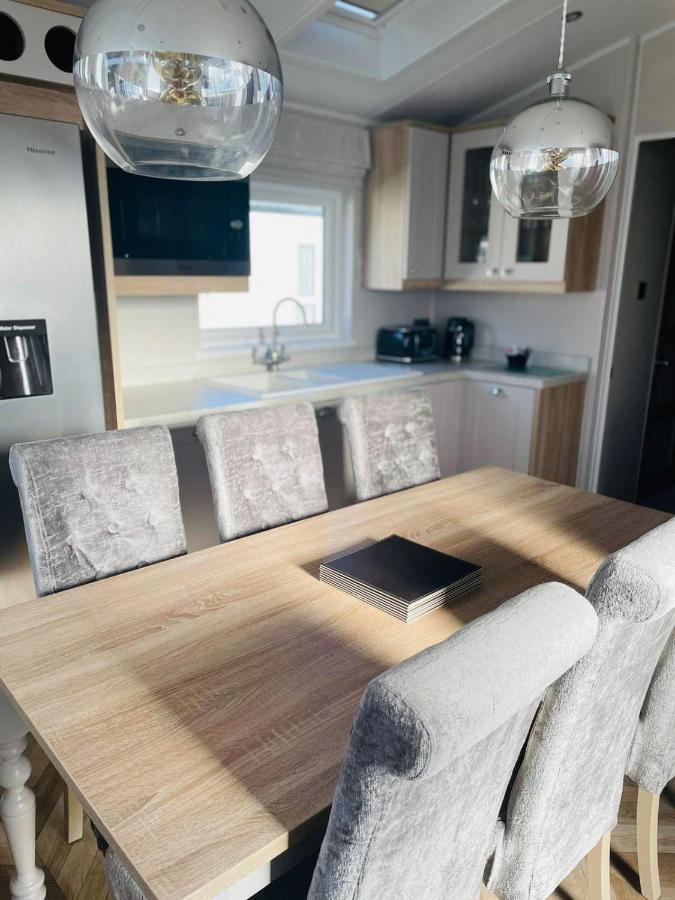 Brians Lodge With Hot Tub Pocklington Exteriér fotografie